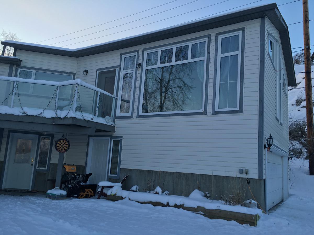 Mabuhay Lakeside Manor Bed & Breakfast Йелоунайф Екстериор снимка