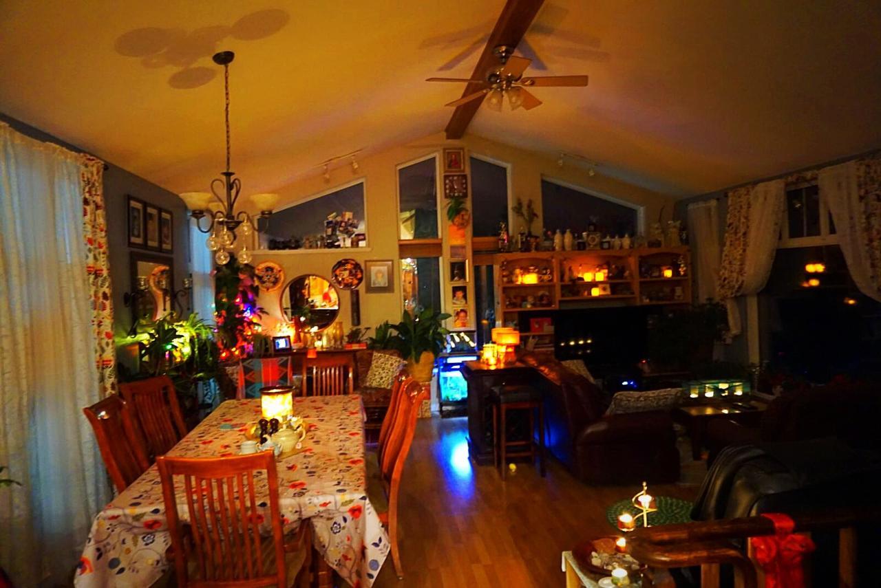 Mabuhay Lakeside Manor Bed & Breakfast Йелоунайф Екстериор снимка