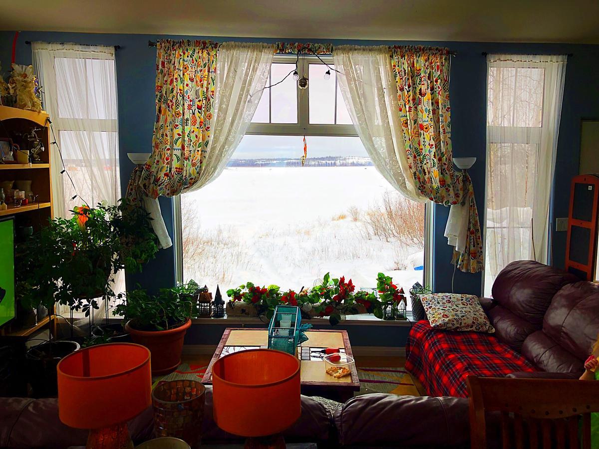 Mabuhay Lakeside Manor Bed & Breakfast Йелоунайф Екстериор снимка