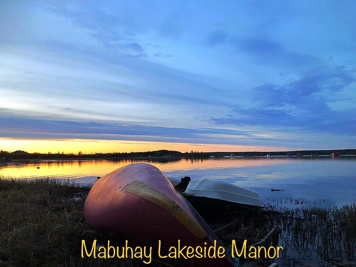 Mabuhay Lakeside Manor Bed & Breakfast Йелоунайф Екстериор снимка