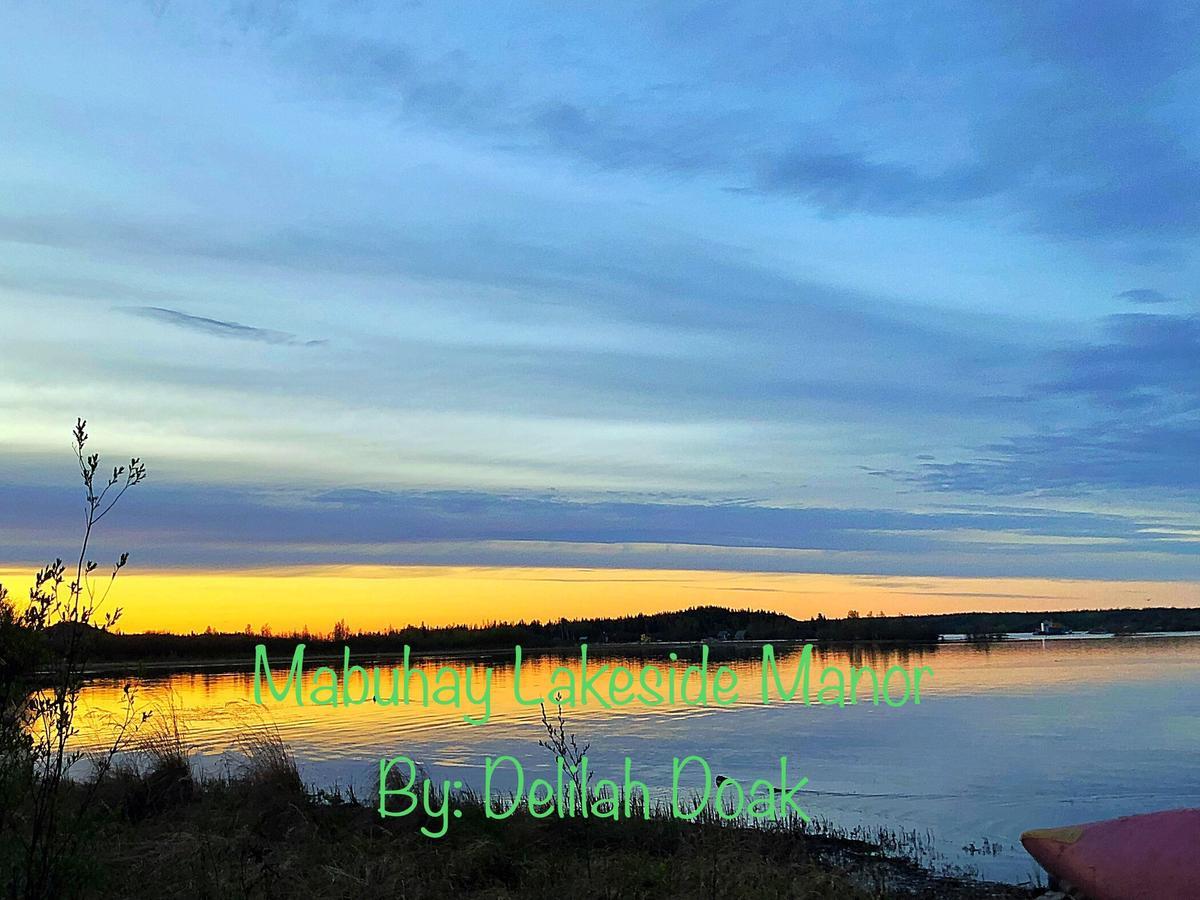Mabuhay Lakeside Manor Bed & Breakfast Йелоунайф Екстериор снимка