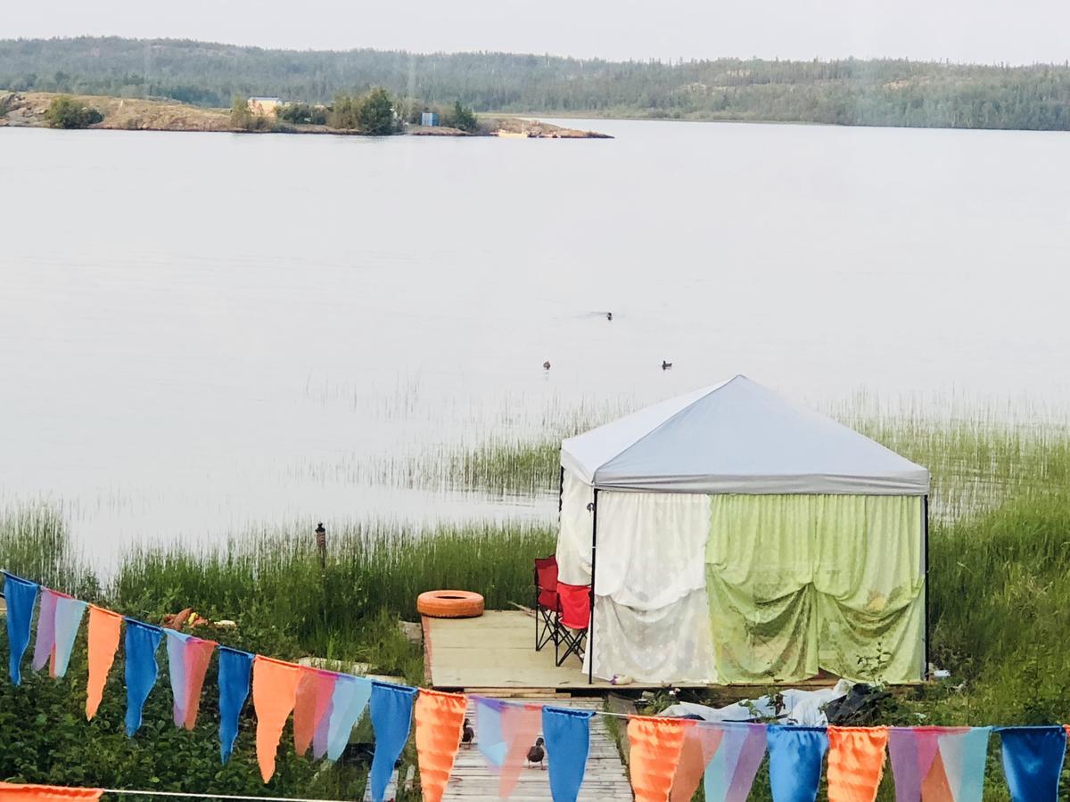 Mabuhay Lakeside Manor Bed & Breakfast Йелоунайф Екстериор снимка